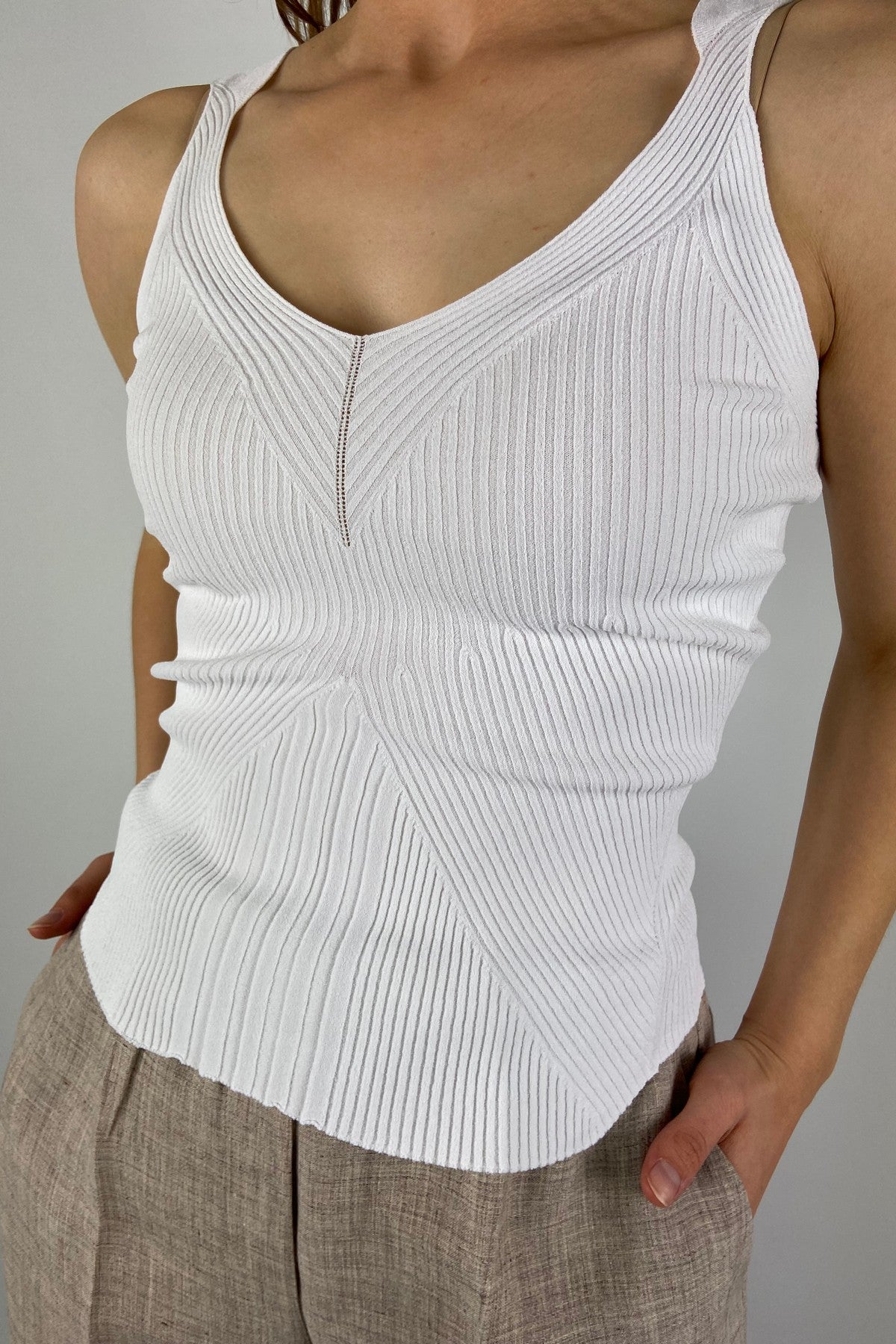 62143 1 D.Exterior dames top wit luxe breiwerk aansluitend elegant model