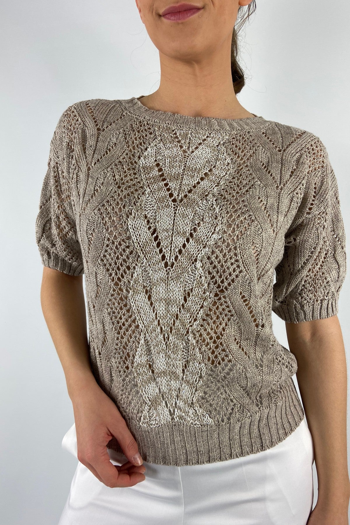 62311-8: Detail van het natuurlijke linnen vlechtwerk en de verfijnde grijze kleur van de D.Exterior top.