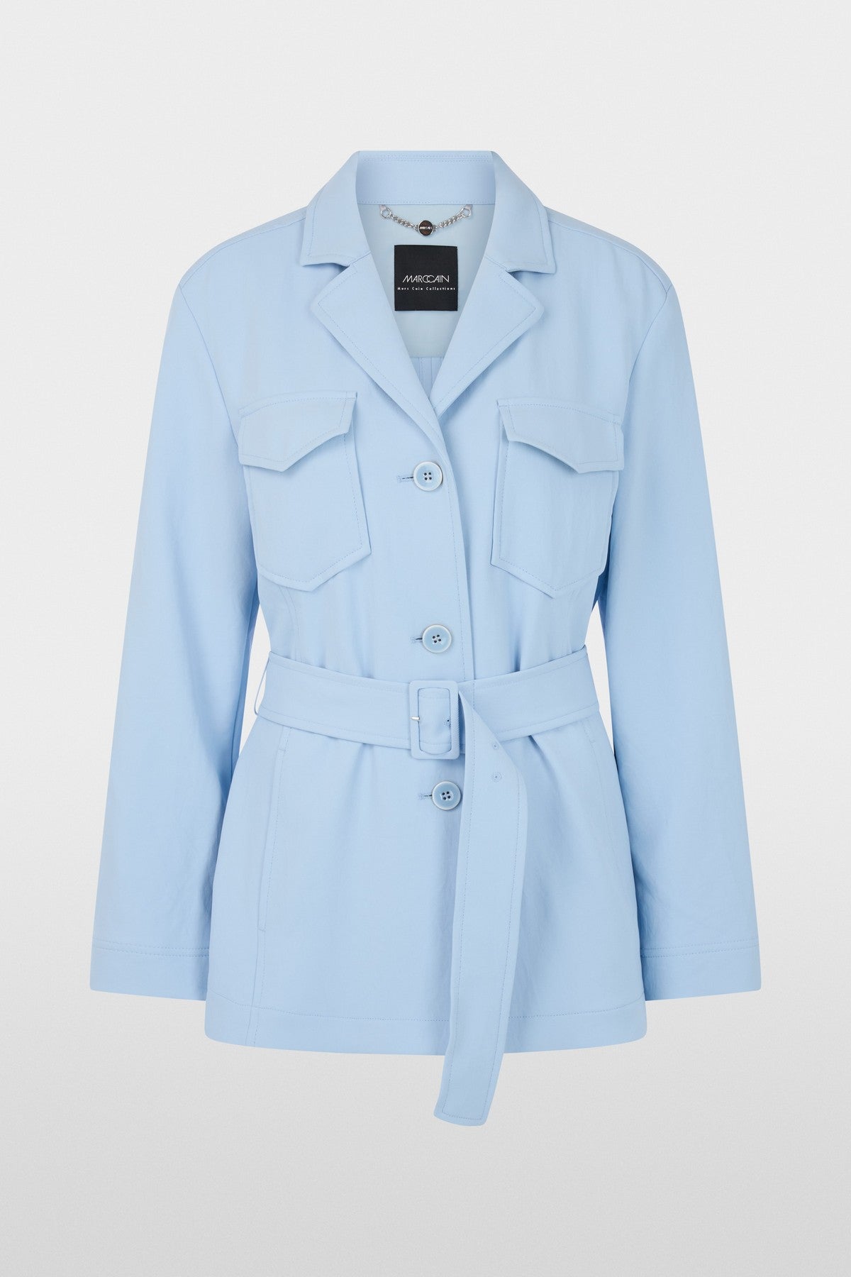 AC 31.19 W03 col 319 Marc Cain cabanjack met riem in de kleur magical blue.