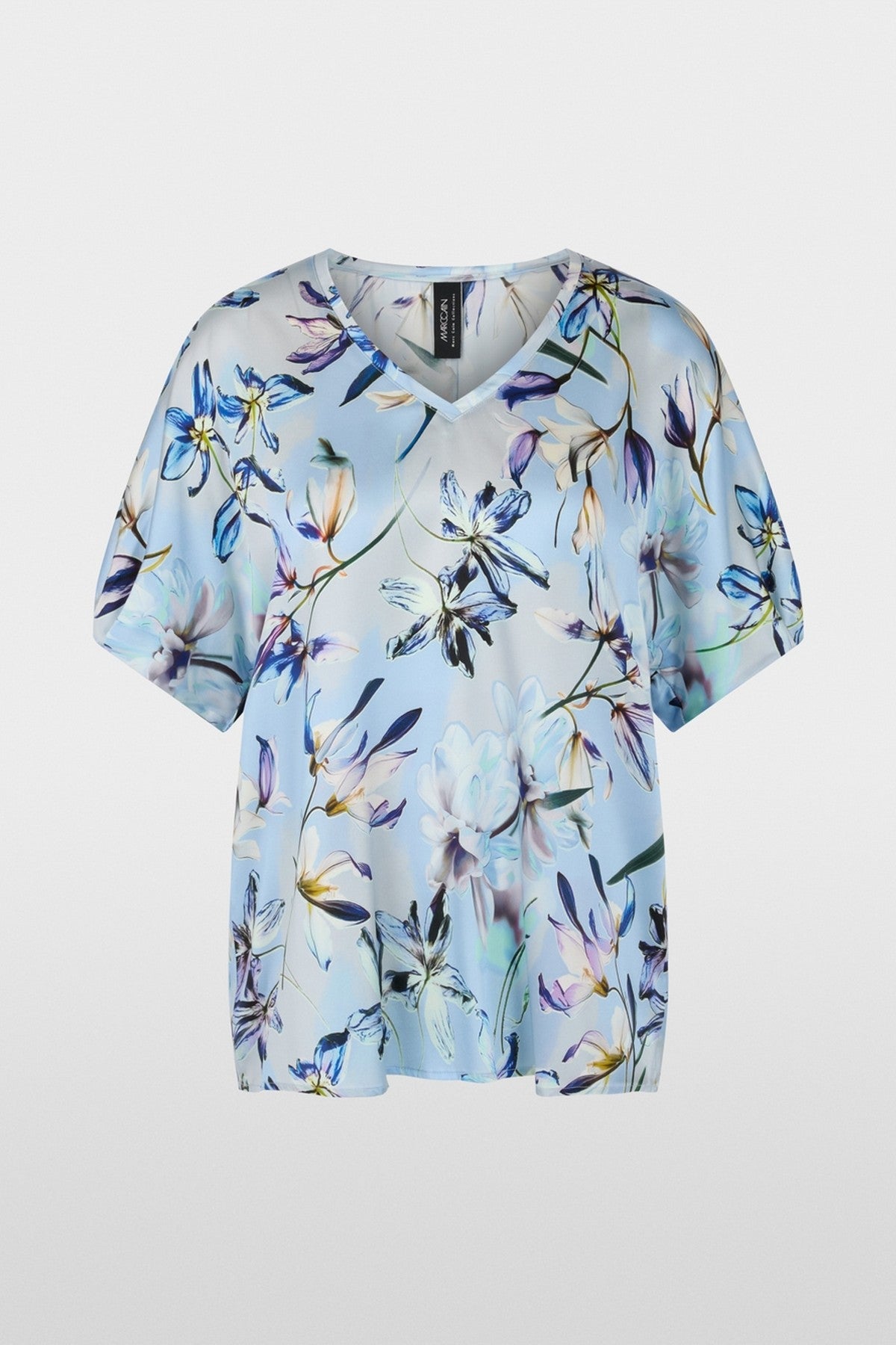 AC 51.36 W36 col 319 Marc Cain zijden blouseshirt met lelieprint in magical blue.