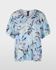 AC 51.36 W36 col 319 Marc Cain zijden blouseshirt met lelieprint in magical blue.