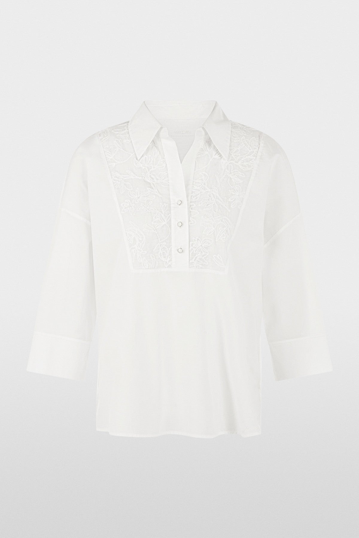 AC 55.05 J53 col 100 Marc Cain katoenen blouse met 3/4-mouwen en transparant detail.