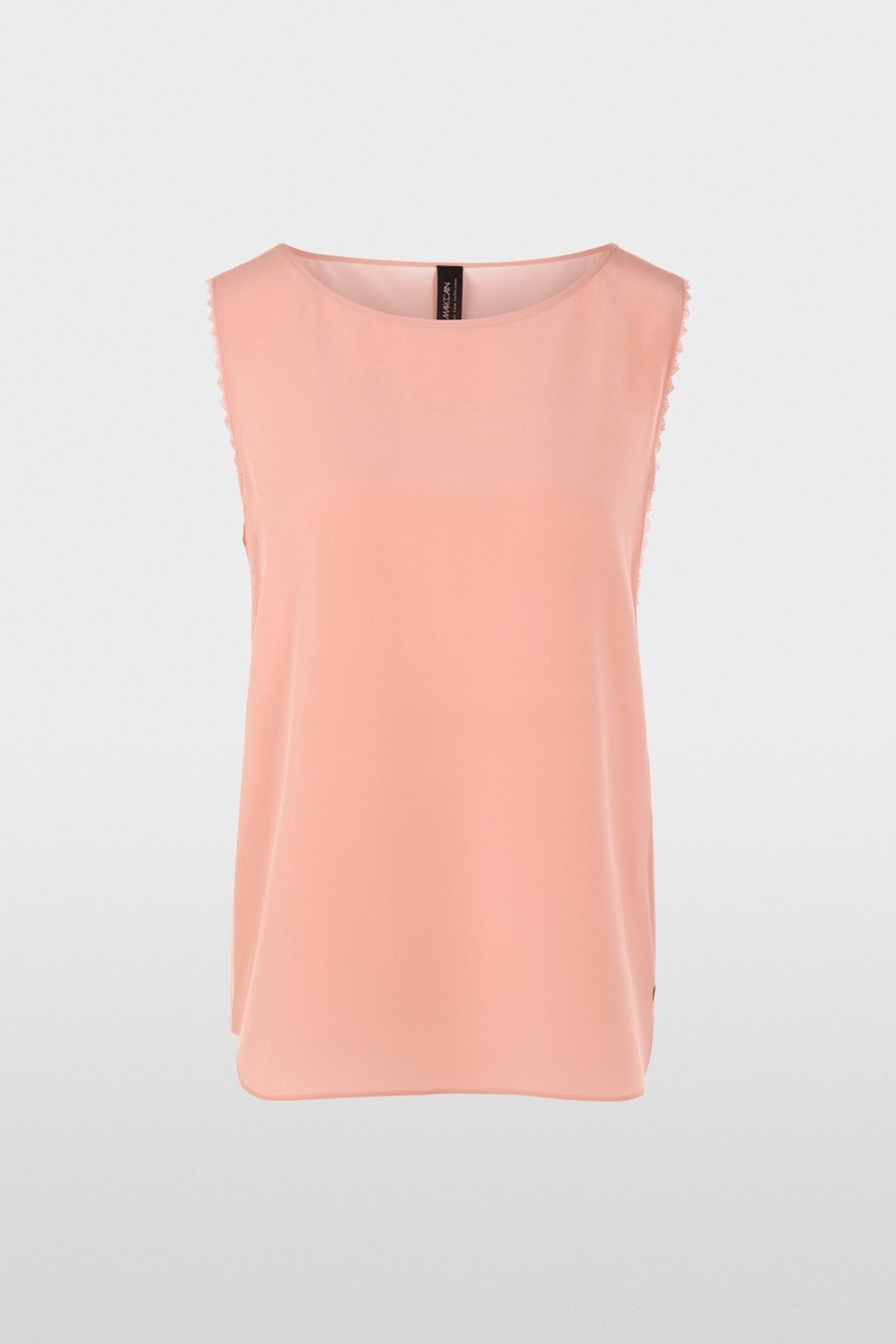 Zijden top met ronde hals, kanten armsgaten en colourblocking van voor- en achterkant. Elegant, modieus en vrouwelijk draagbaar.