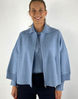 Anneclaire D1822 capevest met rits – Doveblauw
