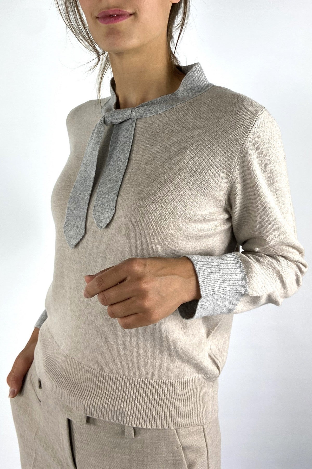 Anneclaire - D1869 | 733 - Trui met strik bicolor - GRIJS BEIGE
