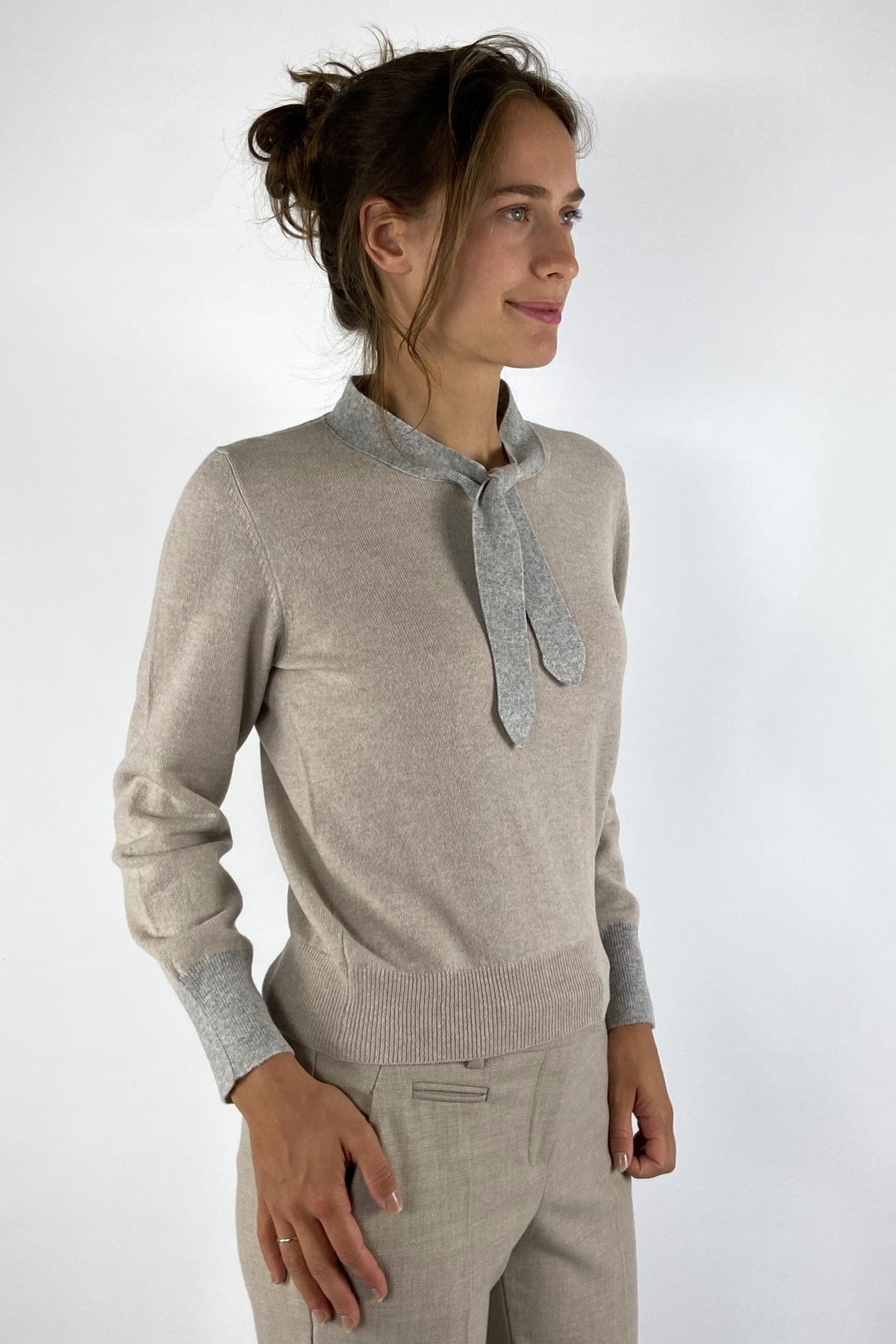 Anneclaire - D1869 | 733 - Trui met strik bicolor - GRIJS BEIGE