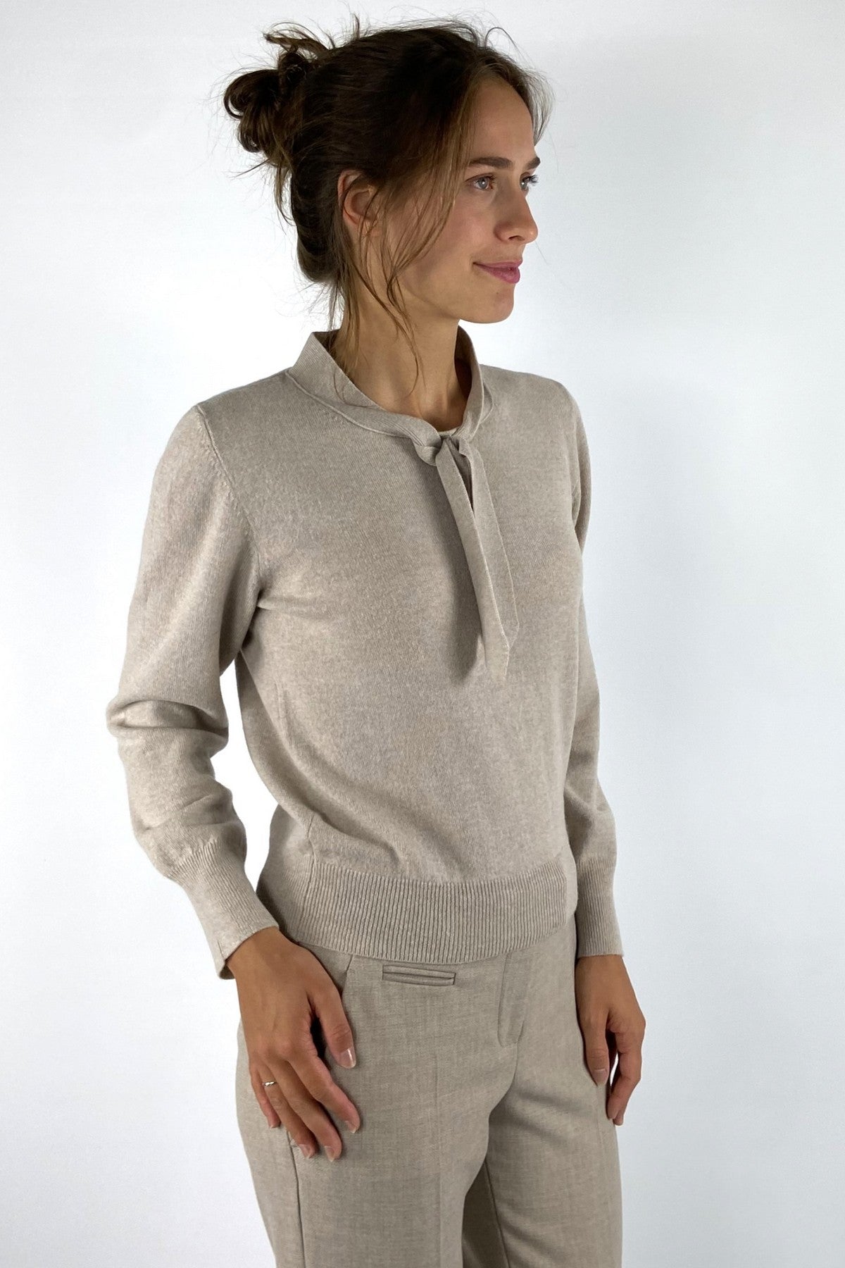 Anneclaire D1851 trui met strikdetail – Beige