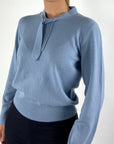 Anneclaire D1851 trui met strikdetail – Doveblauw