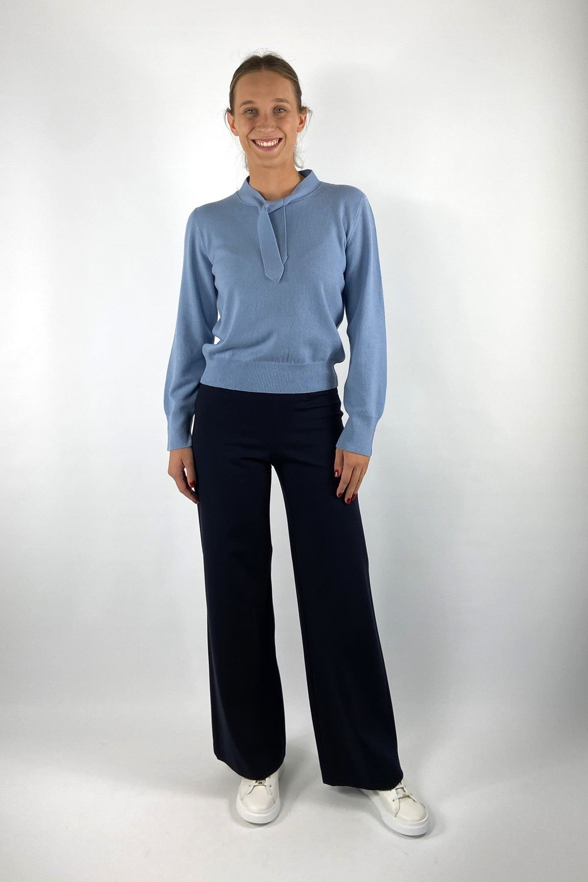 Anneclaire D1851 trui met strikdetail – Doveblauw