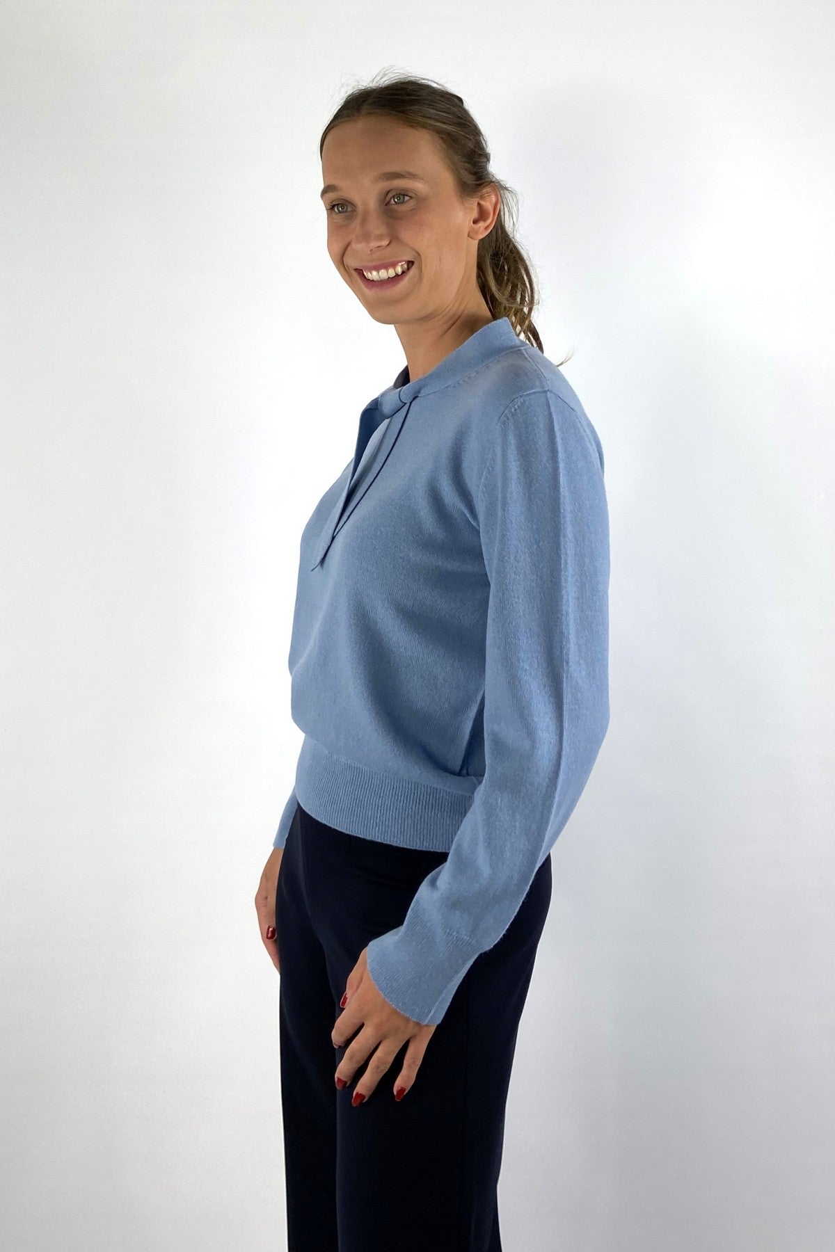 Anneclaire D1851 trui met strikdetail – Doveblauw
