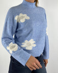 Anneclaire D1806 trui bloemen met opstaande kraag – Lichtblauw