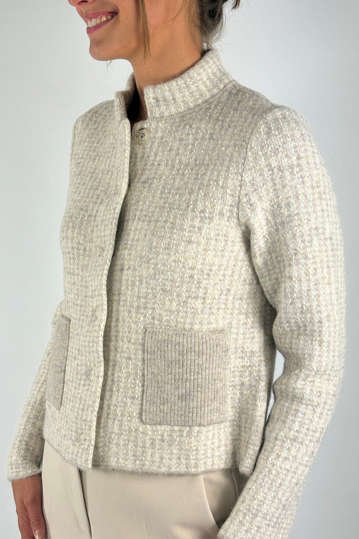 Anneclaire D1903 gebreid vest met motief – Beige Ecru