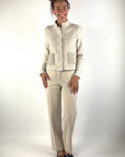 Anneclaire D1903 gebreid vest in Beige Ecru met all-over motief en opstaande kraag