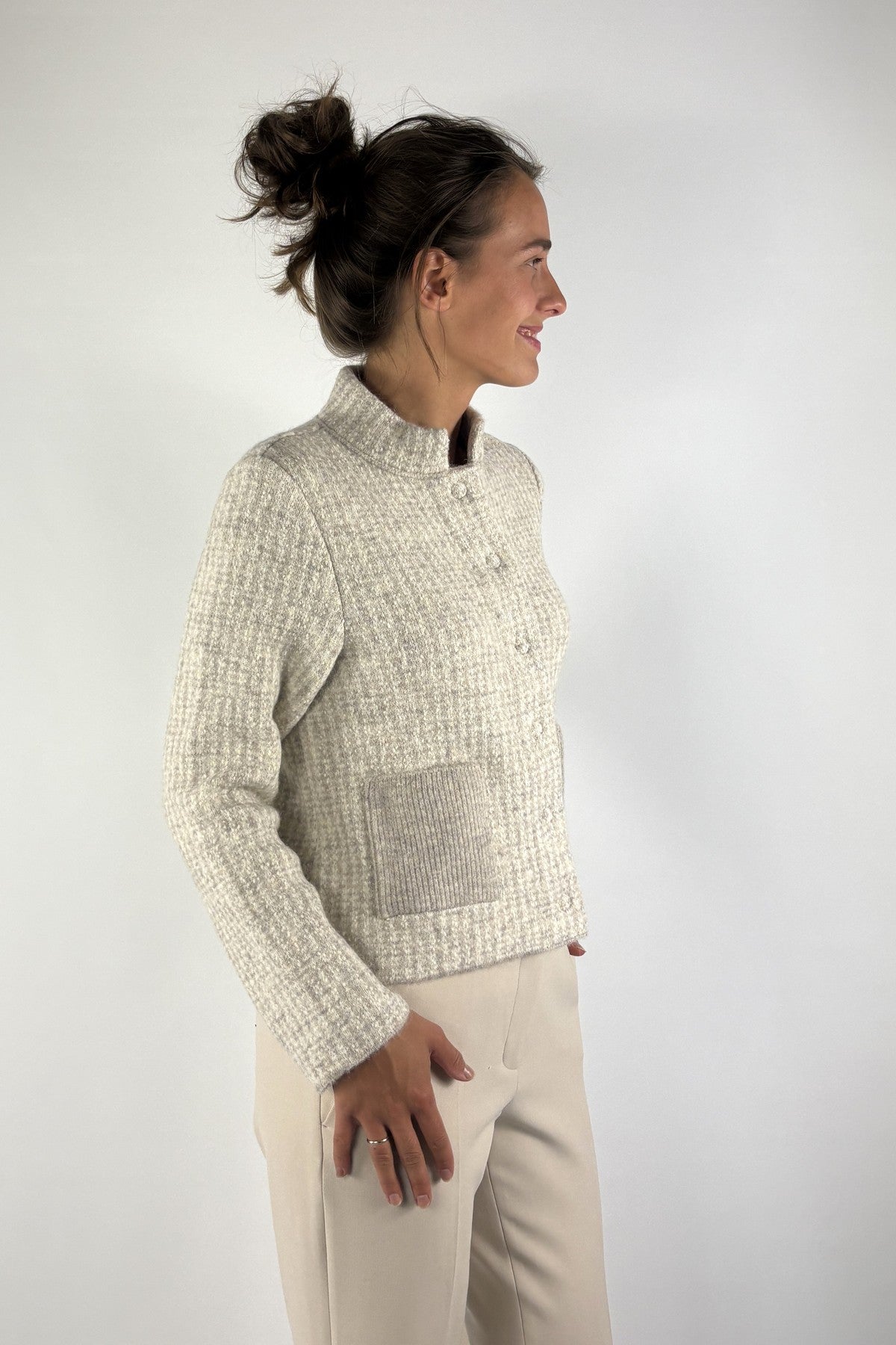 Anneclaire D1903 gebreid vest met motief – Beige Ecru