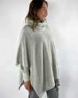 Anneclaire - D0861 117 - Capepull met losse kraag - lichtgrijs