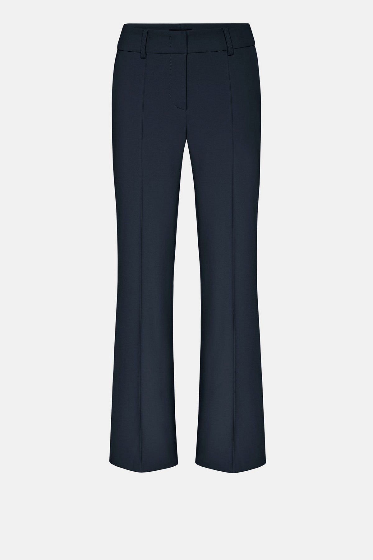 Donkerblauwe broek met easy kick broekspijpen. De broek heeft een haaksluiting en riemlussen en is voorzien van 2 steekzakken en 2 paspelzakken. 