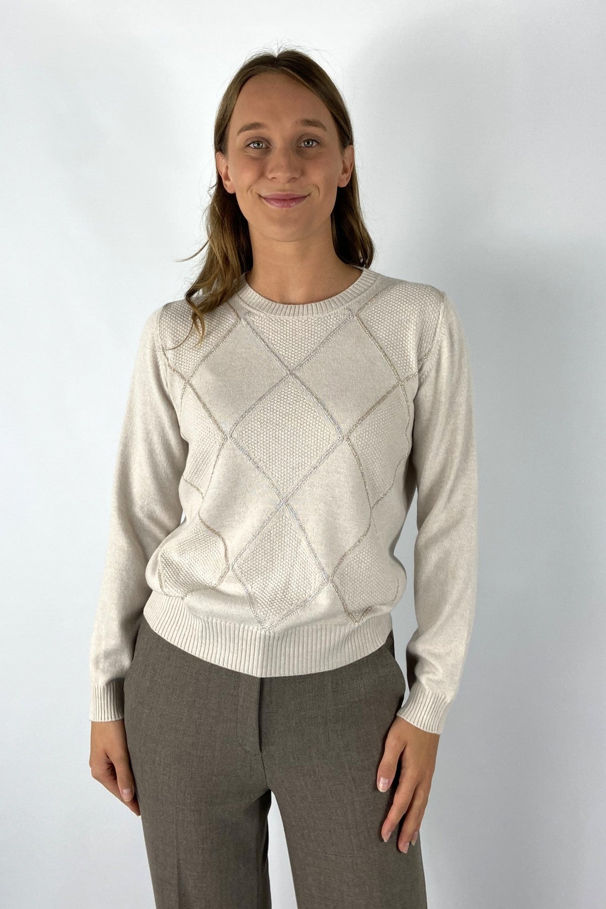 Lichtgewicht wool-cashmere pullover met lurex-ruitpatroon, crewneck, ribboorden en cropped fit. Kleur is beige.