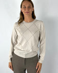 Lichtgewicht wool-cashmere pullover met lurex-ruitpatroon, crewneck, ribboorden en cropped fit. Kleur is beige.
