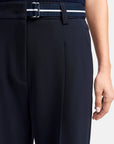 6052482034902 Detail van Cambio Elaine broek met vouw en geïntegreerde riem.