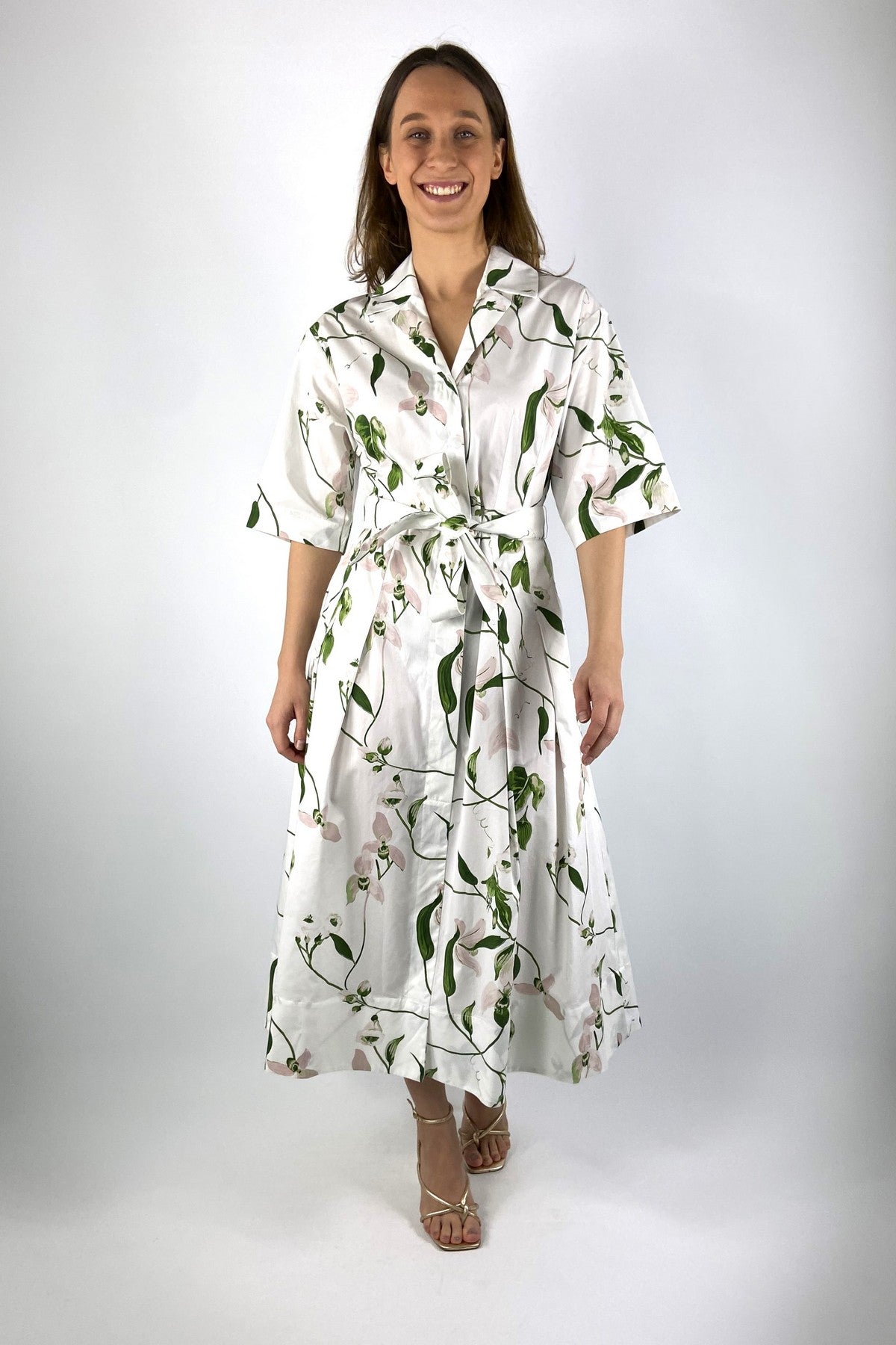 ElenaJ3AP10 Natan jurk in 100% katoen met wit groene irisbloemprint.