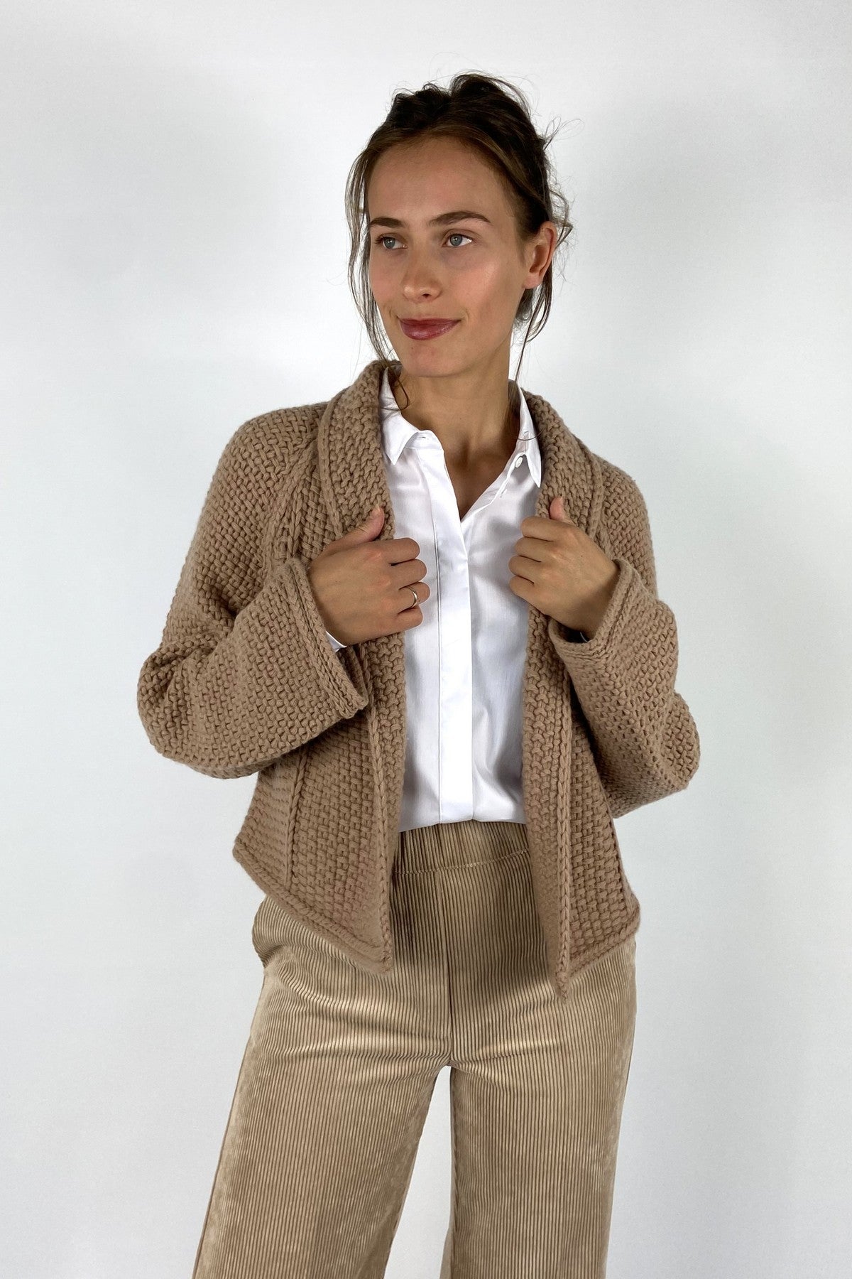 Stijlvolle gebreide cardigan met sjaalkraag uit de herfstcollectie van FFC.