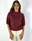 Donkerrode trui met opstaande kraag en halflange mouwen van FFC in een zachte wol/cashmere mix.