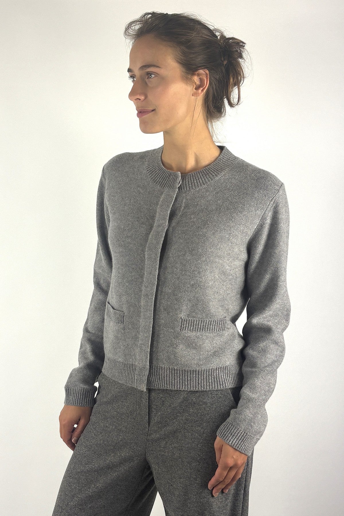 FFC - 16021 | 1619 - Cardigan kort 2 zakjes - LIGHT GREY