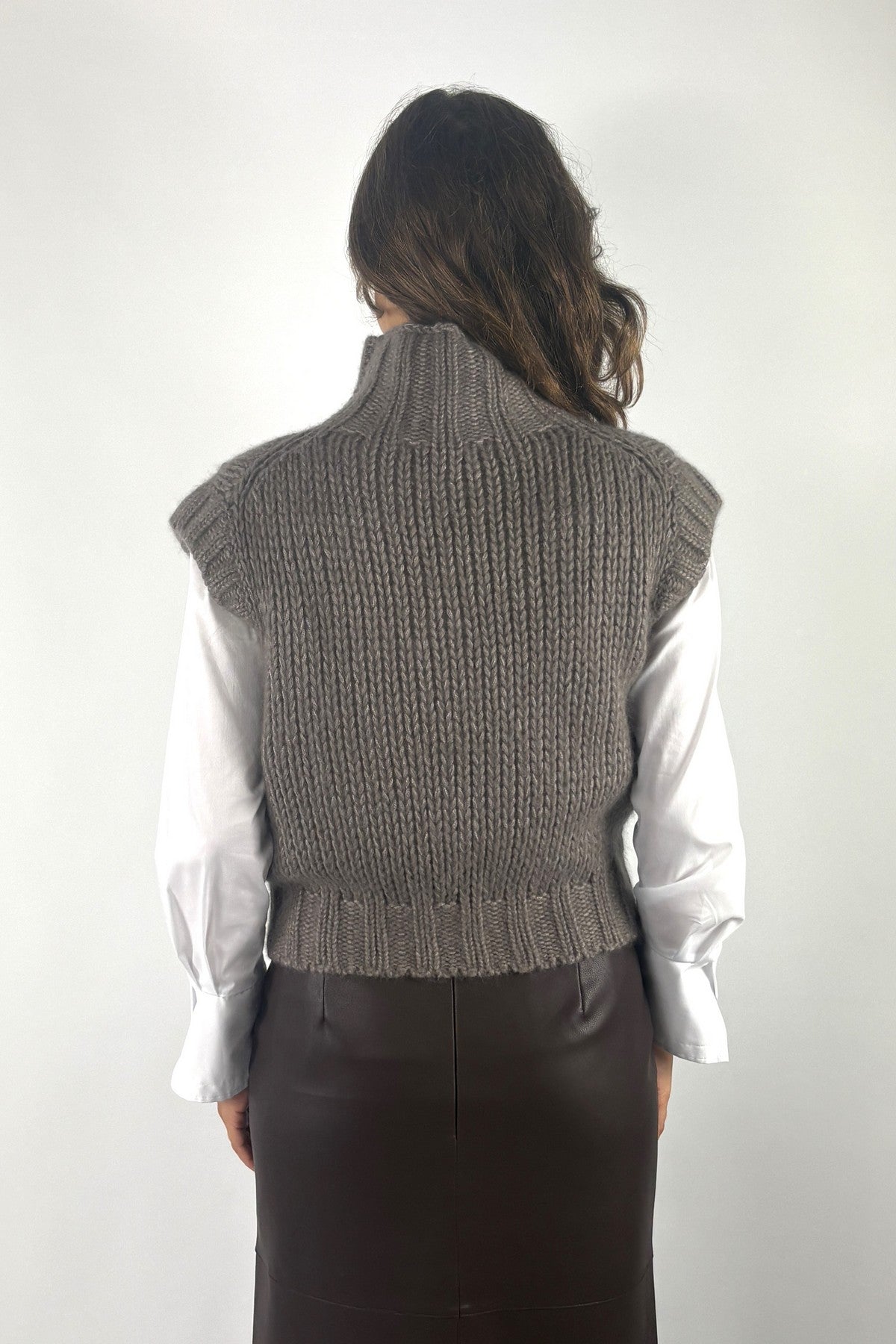 FFC mouwloze pull in grove brei met opstaande kraag – Taupe