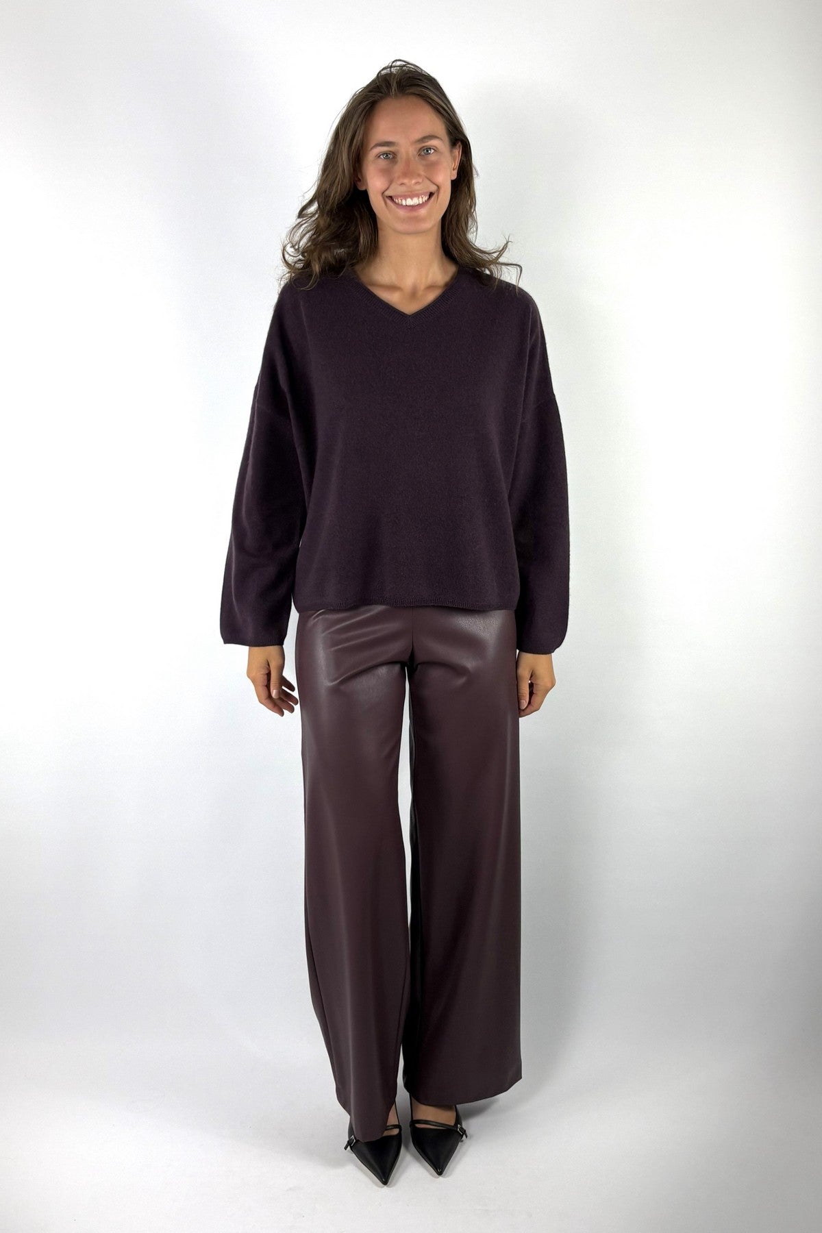 FFC Fashion 16034 ponchopull in Aubergine van wol en kasjmier met V-hals en losvallende pasvorm