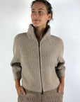 FFC Fashion vest in beige van wol en kasjmier met opstaande ribkraag en zwarte tweewegrits