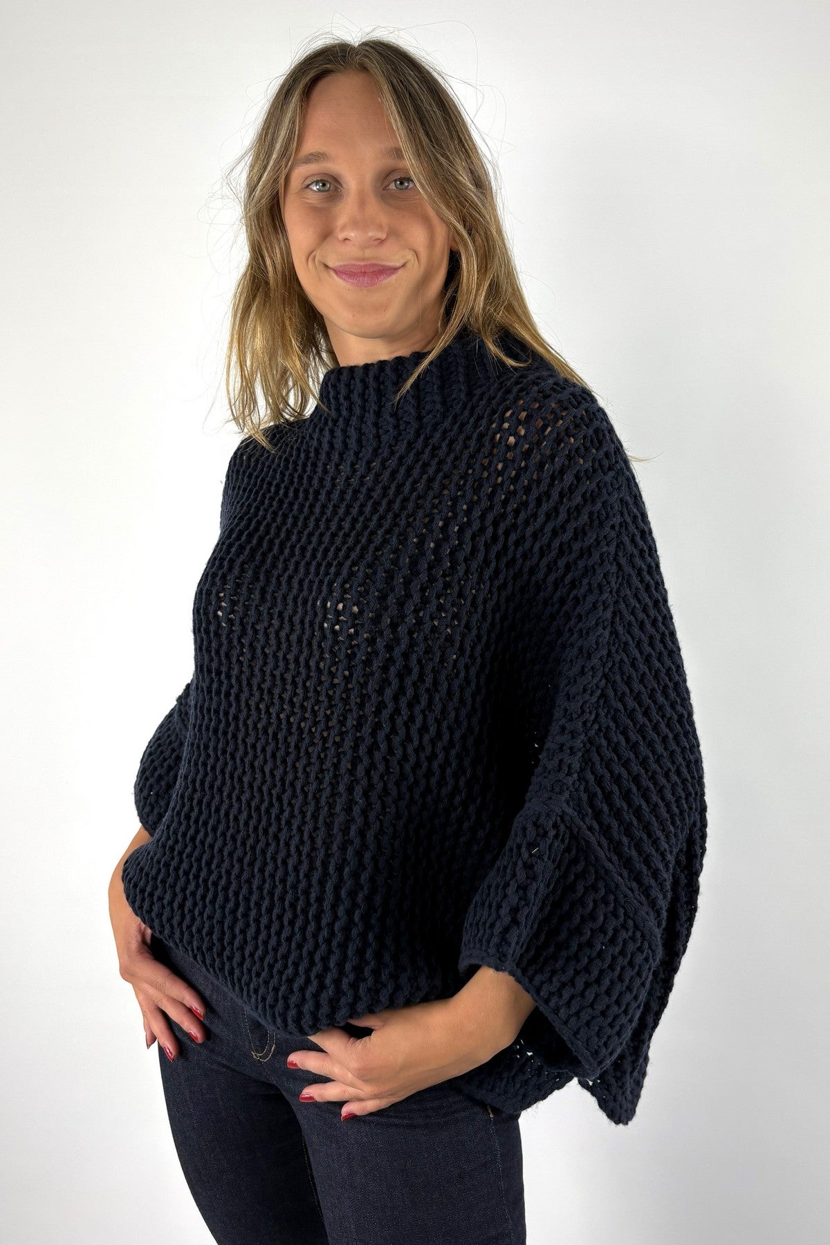 FFC Fashion 16082 capepull in Navy met grove brei, wijde opstaande kraag en uitlopende mouwen