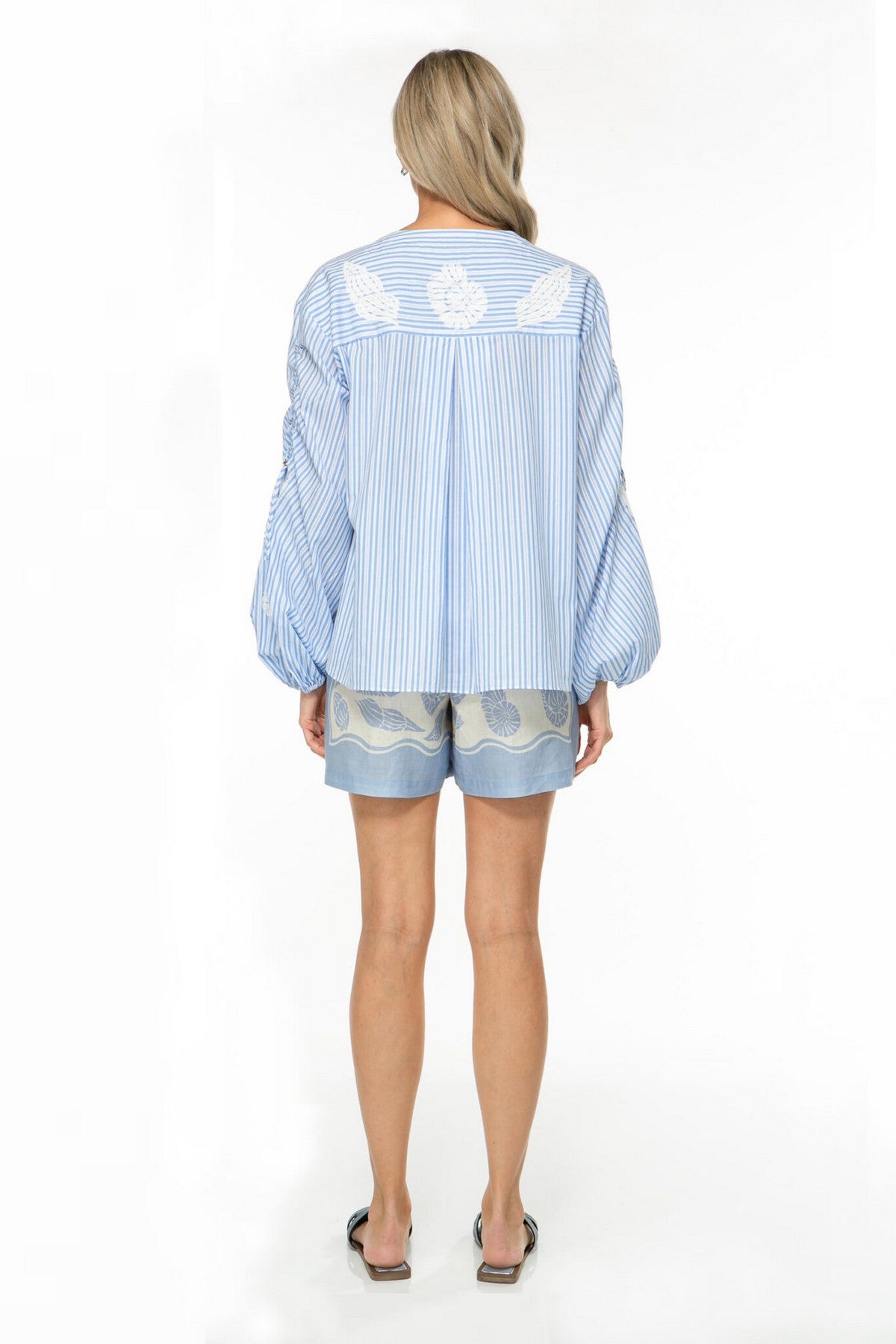 124110300 IVI Collection Fossil Shell rugzijde van de cotton blouse gestreept met borduursels 
