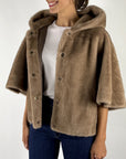 Hemisphere fluffy capemantel met kap – Fluffy Camel