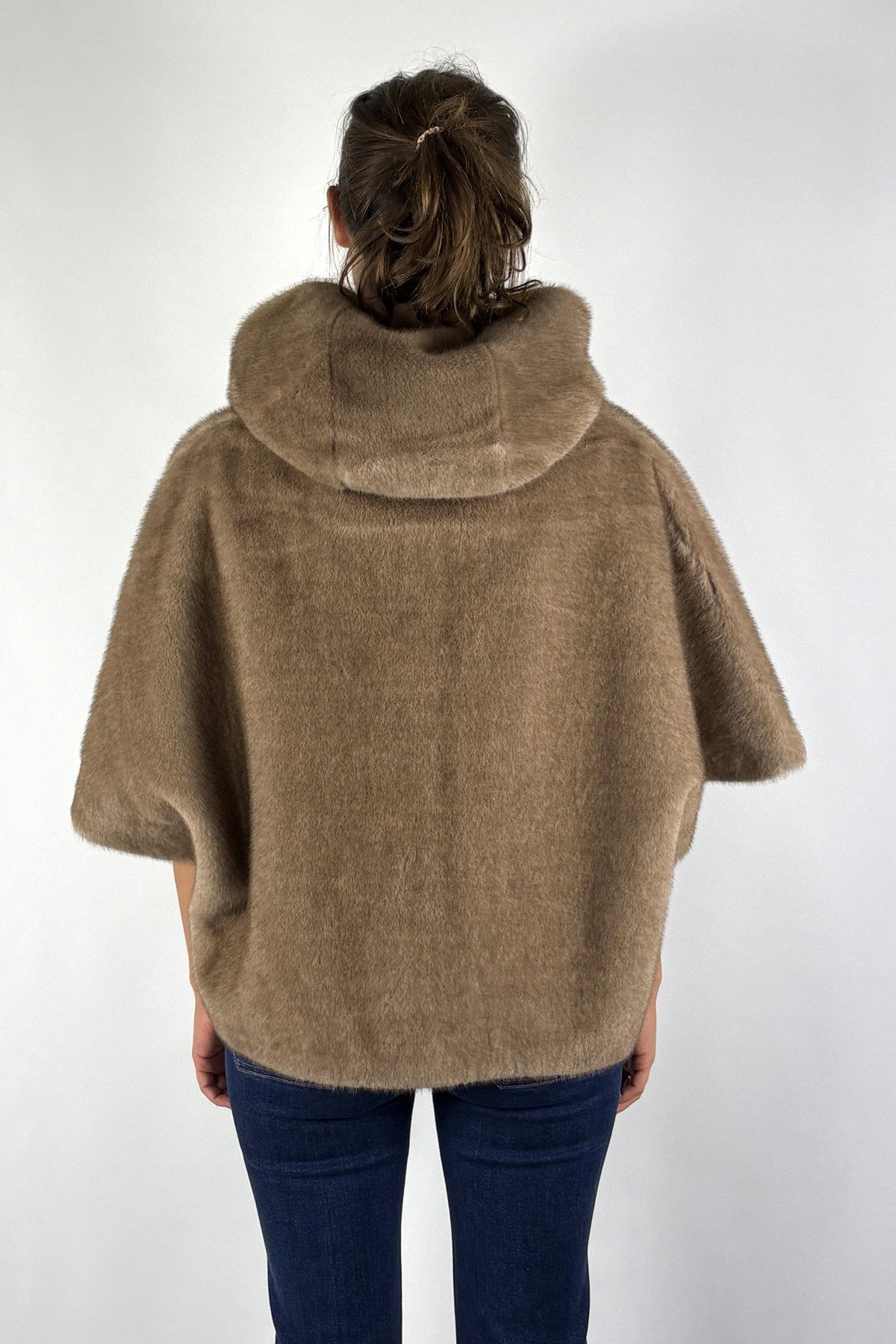 Hemisphere fluffy capemantel met kap – Fluffy Camel