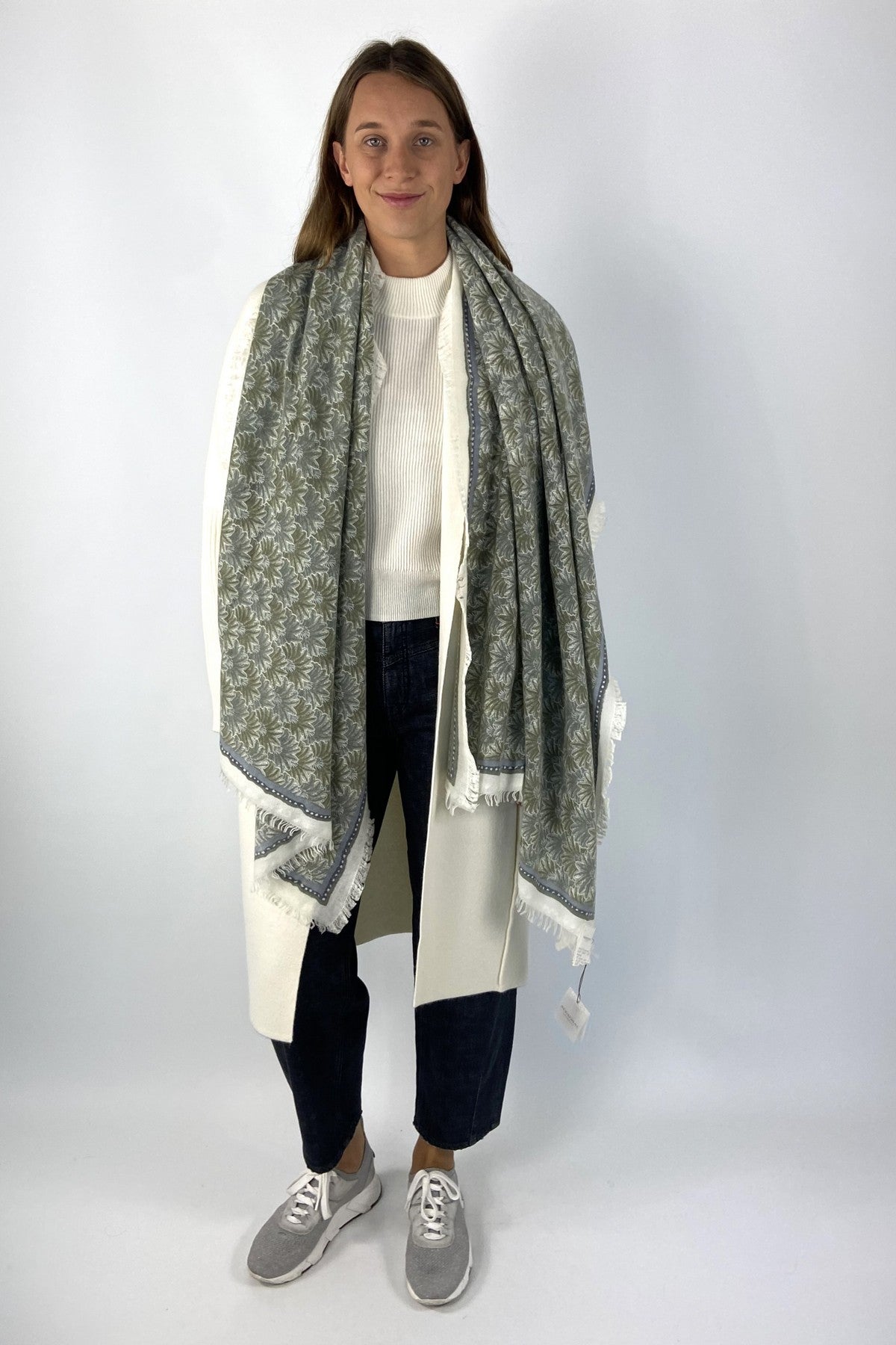 Sjaal in beige/blauwe tinten in een aangename cashmere/wolmix.