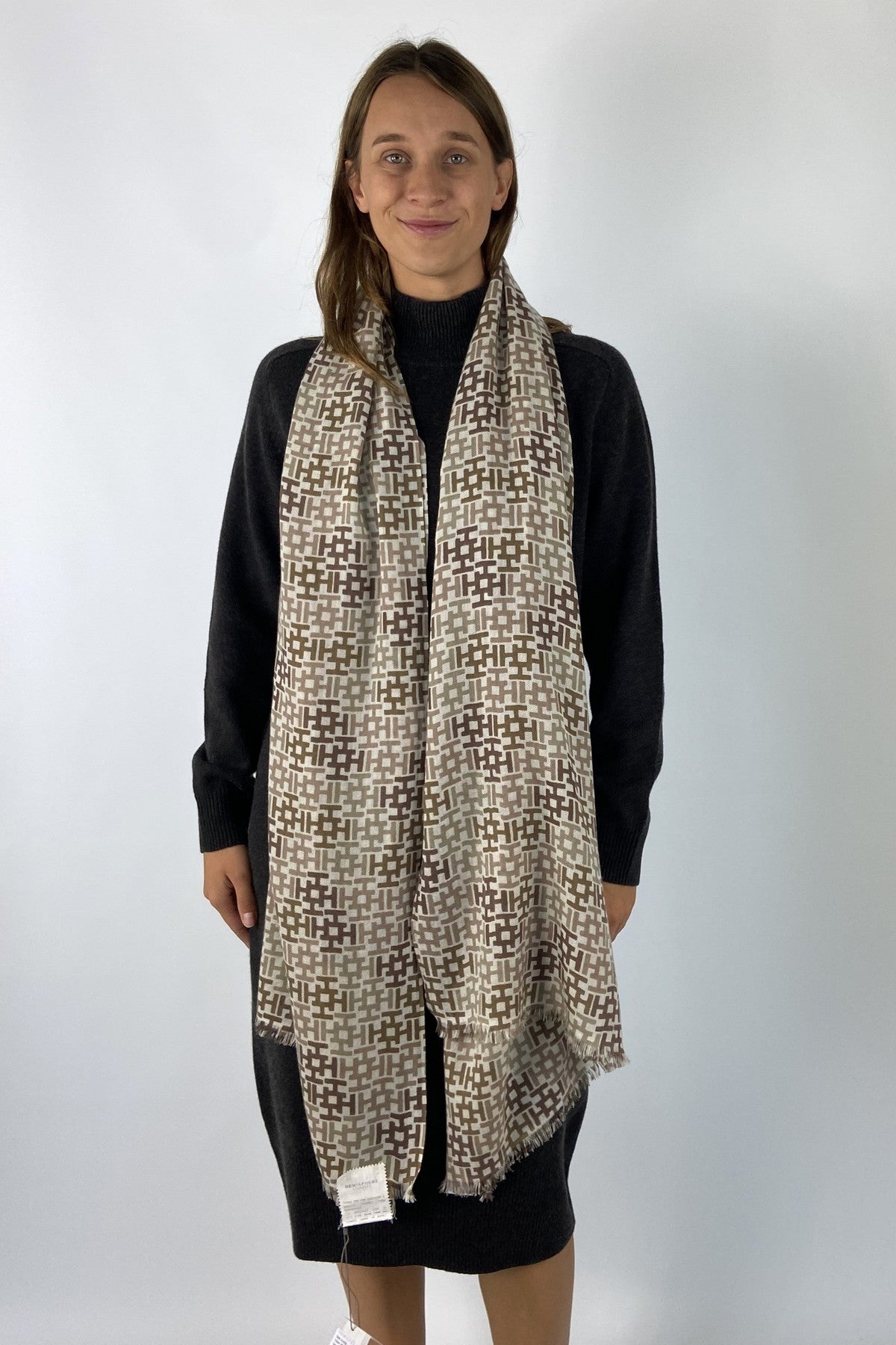 Sjaal met beige-bruine tinten voorzien van een H-monogram