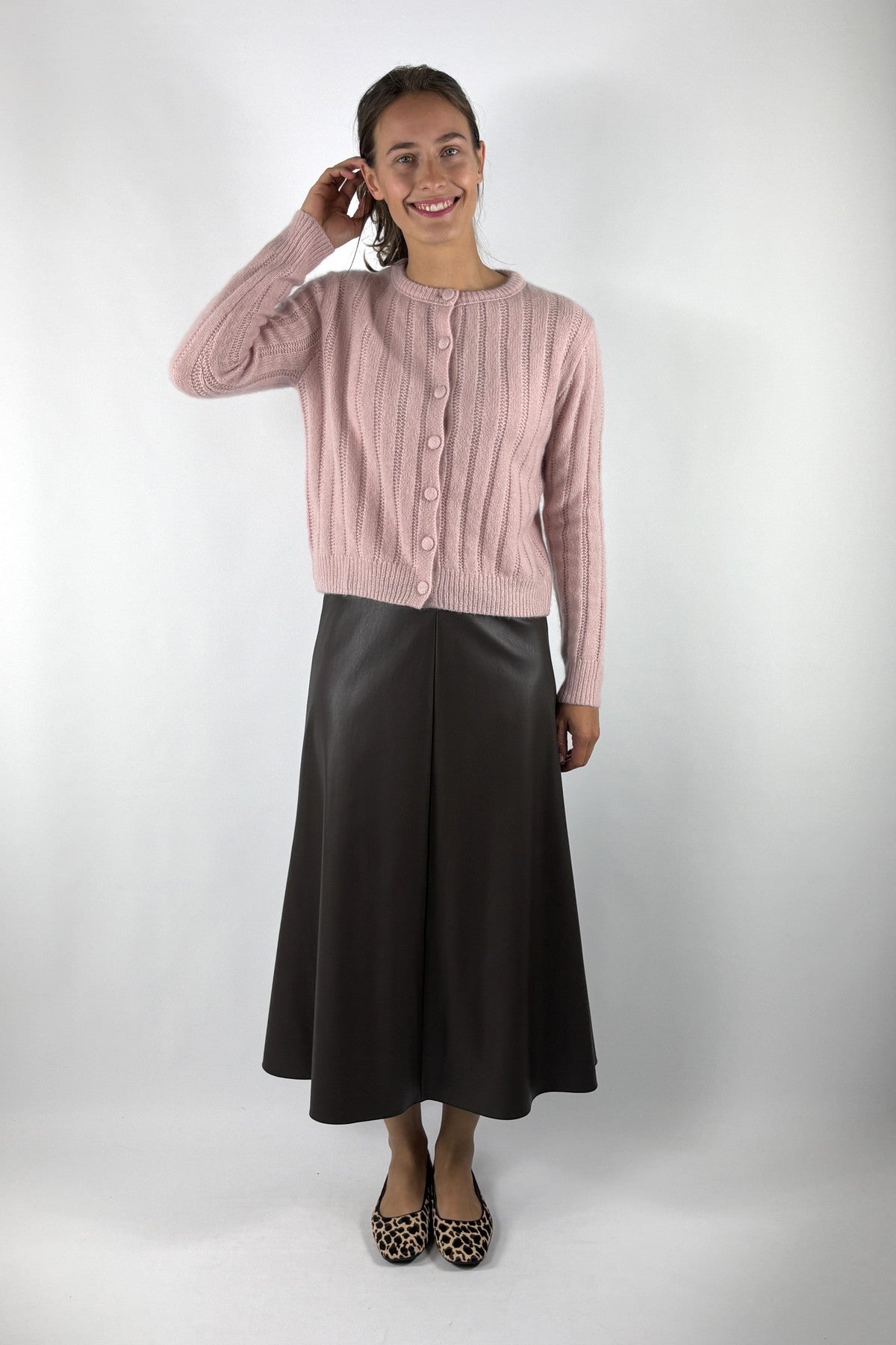 Hemisphere Powder Blush cardigan met ronde hals en fijn ajourpatroon