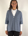 Hemisphere 2625735-4 cardigan in Denim Blue met ruittextuur, halflange mouwen en franjes
