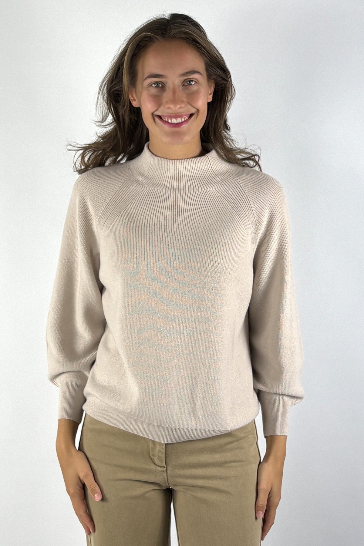Hemisphere fijngebreide wollen pullover met T-hals in Light Stone