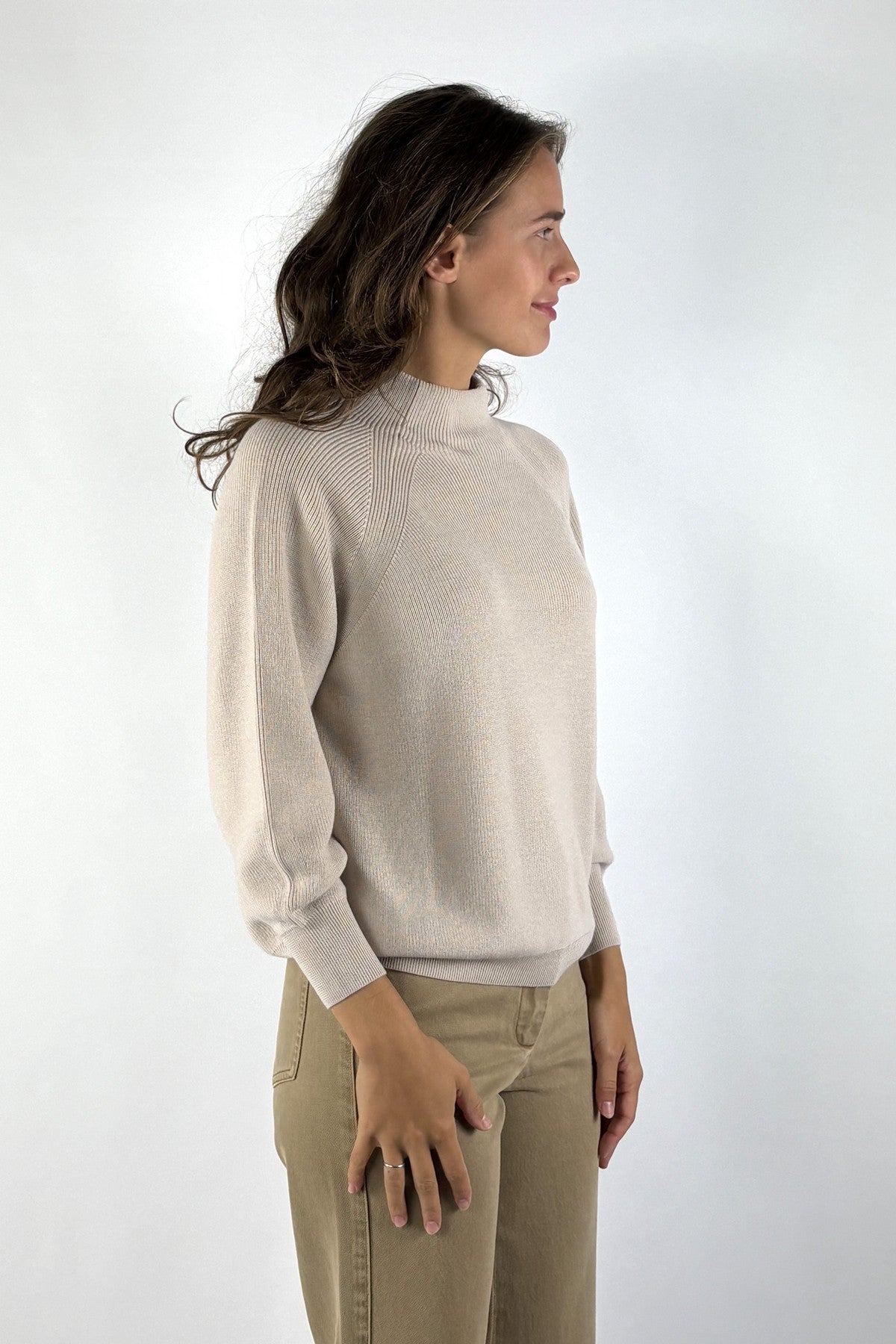 Hemisphere fijngebreide wollen pullover met T-hals – Light Stone