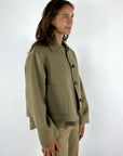Hemisphere 2623GITTA-5 kort wollen manteltje – Light Olive