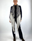 Hemisphere PROUND-CSMQ sjaal in 262E met abstracte print in off-white, blauw en vison