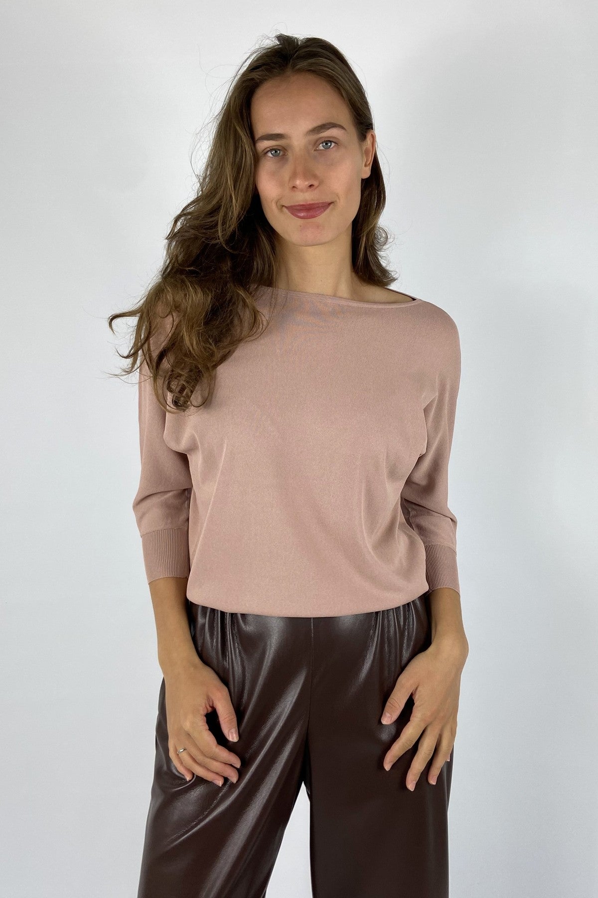 Shirt van Natan met 3/4 mouwen in viscose crêpe kwaliteit.