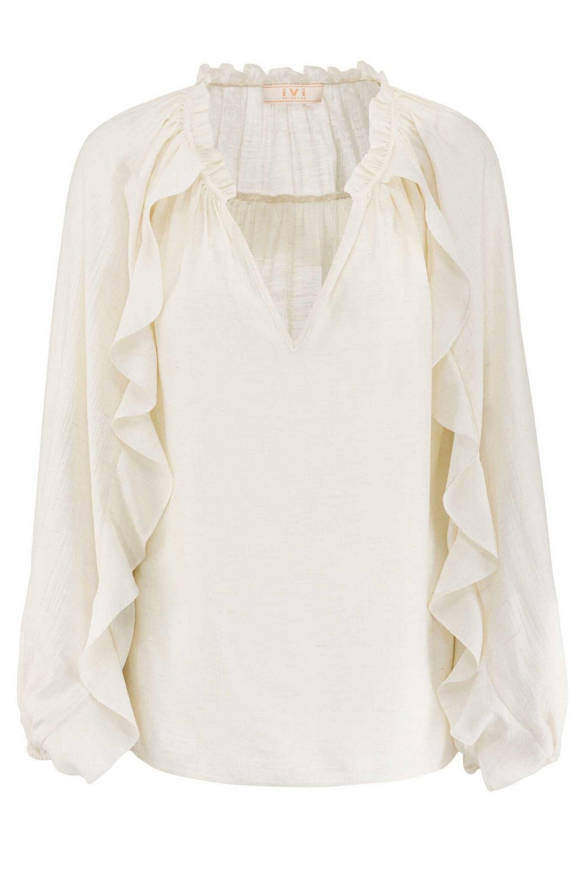 26201080: Witte A-lijn blouse van IVI Collection in crinklestof met romantische ruches over de schouders en mouwen.