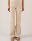 Oscar the Collection Laure pantalon ivory met high waist en subtiele flared pijp.