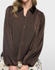 Marc Cain zwierig jasje van glanzende stof Seal Brown – BC 31.16 W60 | 697