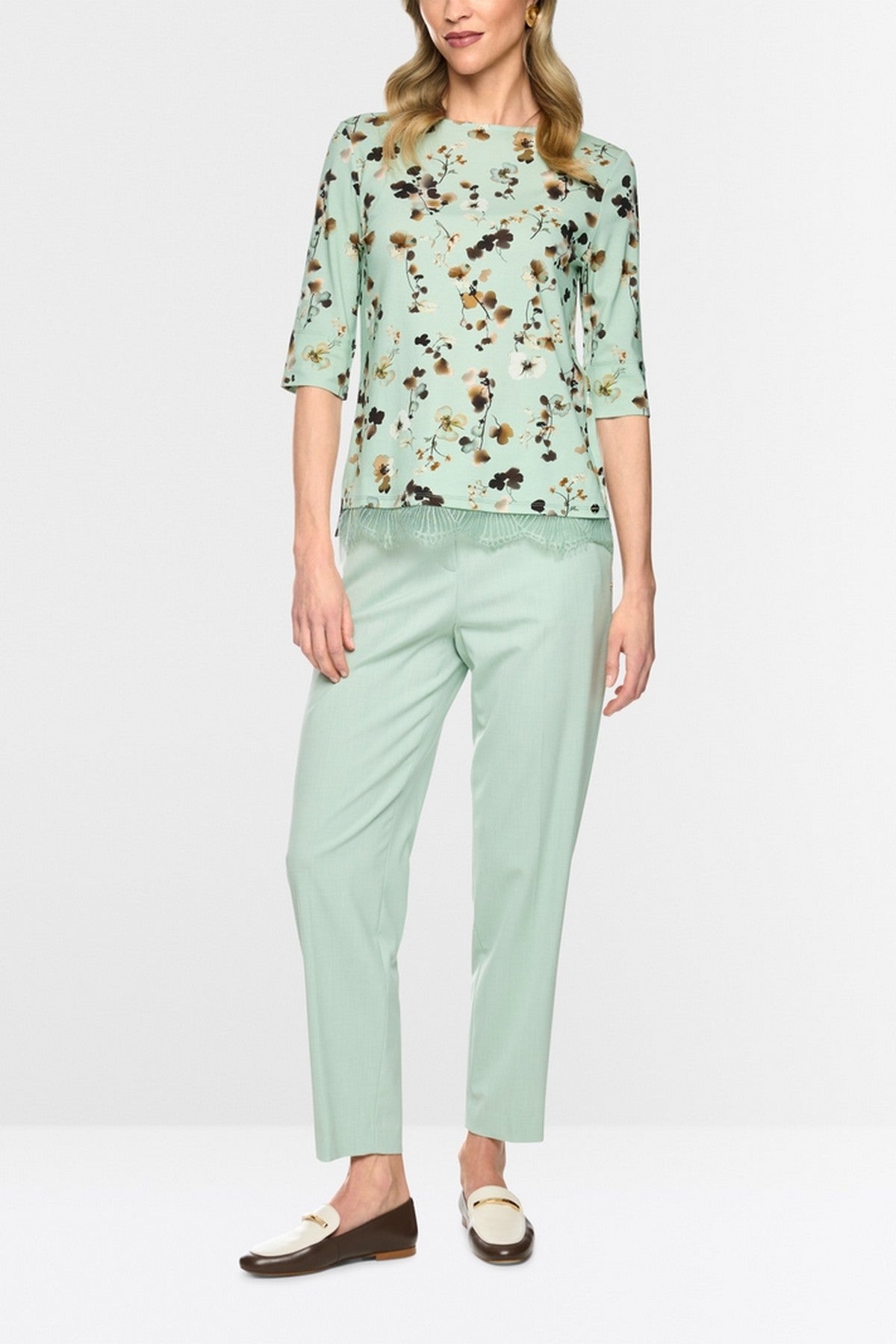 Marc Cain bloemenshirt met kanten applicatie Silt Green – BC 48.31 J47 | 505