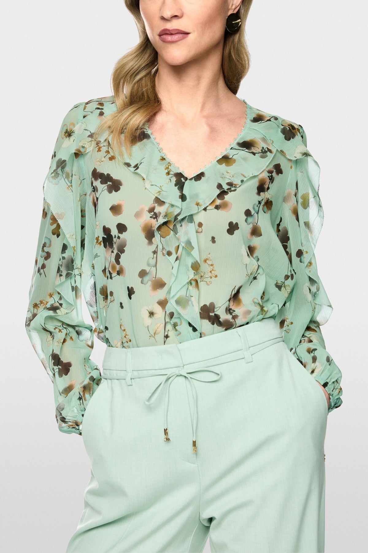 Marc Cain bloemenblouse met volants Silt Green – BC 51.08 W54 | 505