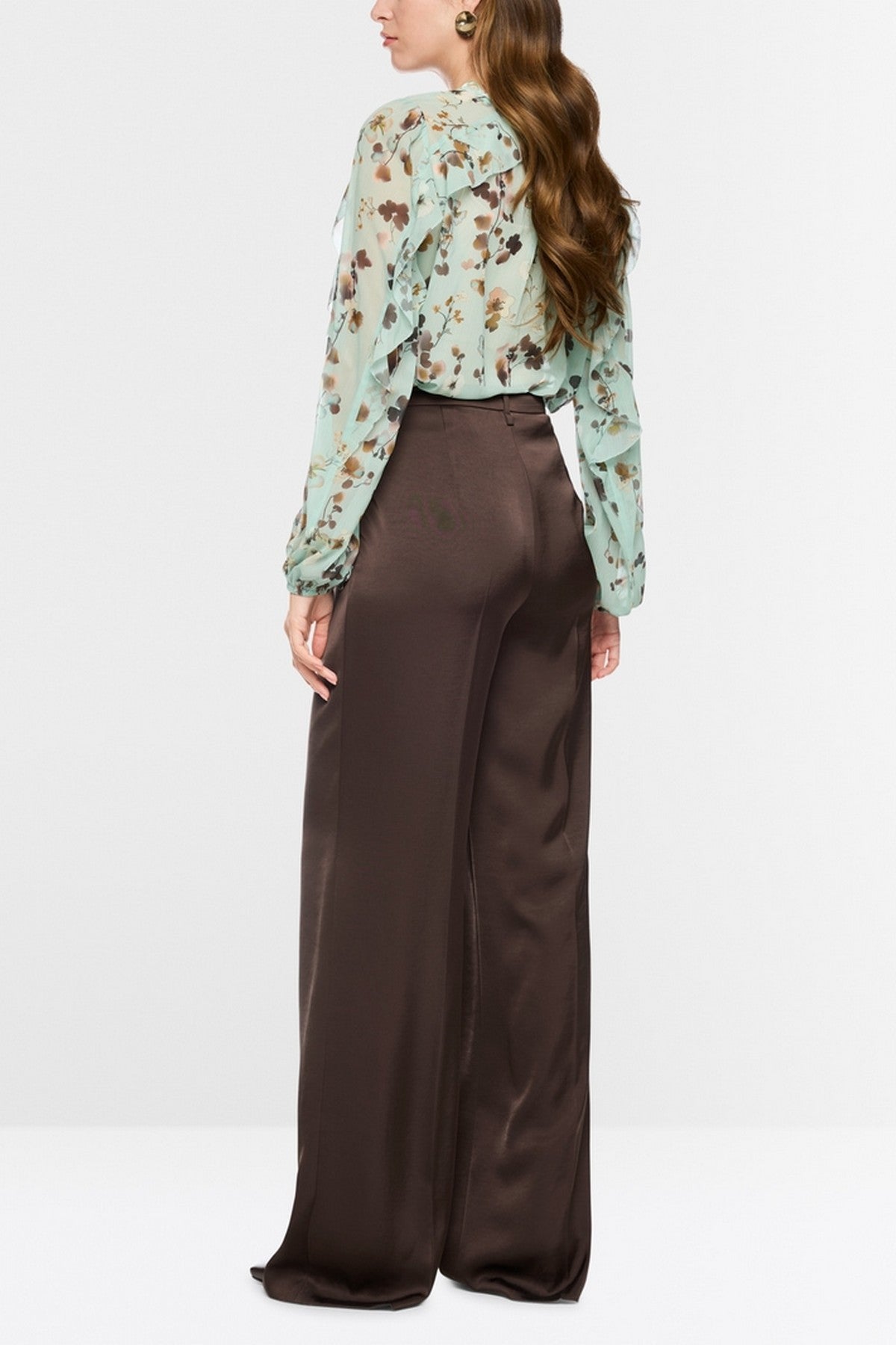 Marc Cain WARRI broek van glanzende stof Seal Brown – BC 81.41 W60 | 697