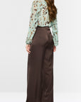 Marc Cain WARRI broek van glanzende stof Seal Brown – BC 81.41 W60 | 697